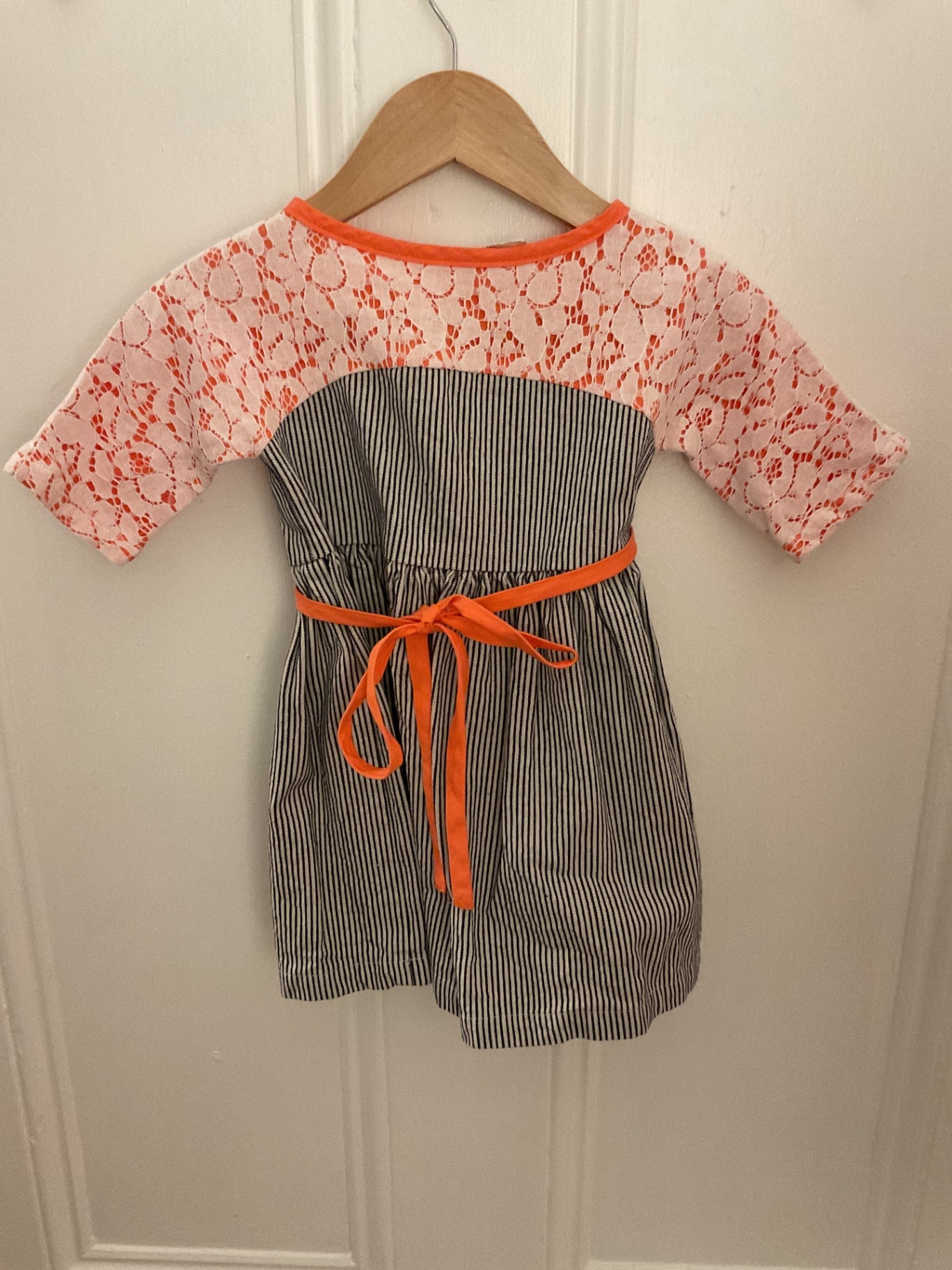Story Dress 2T Very Good