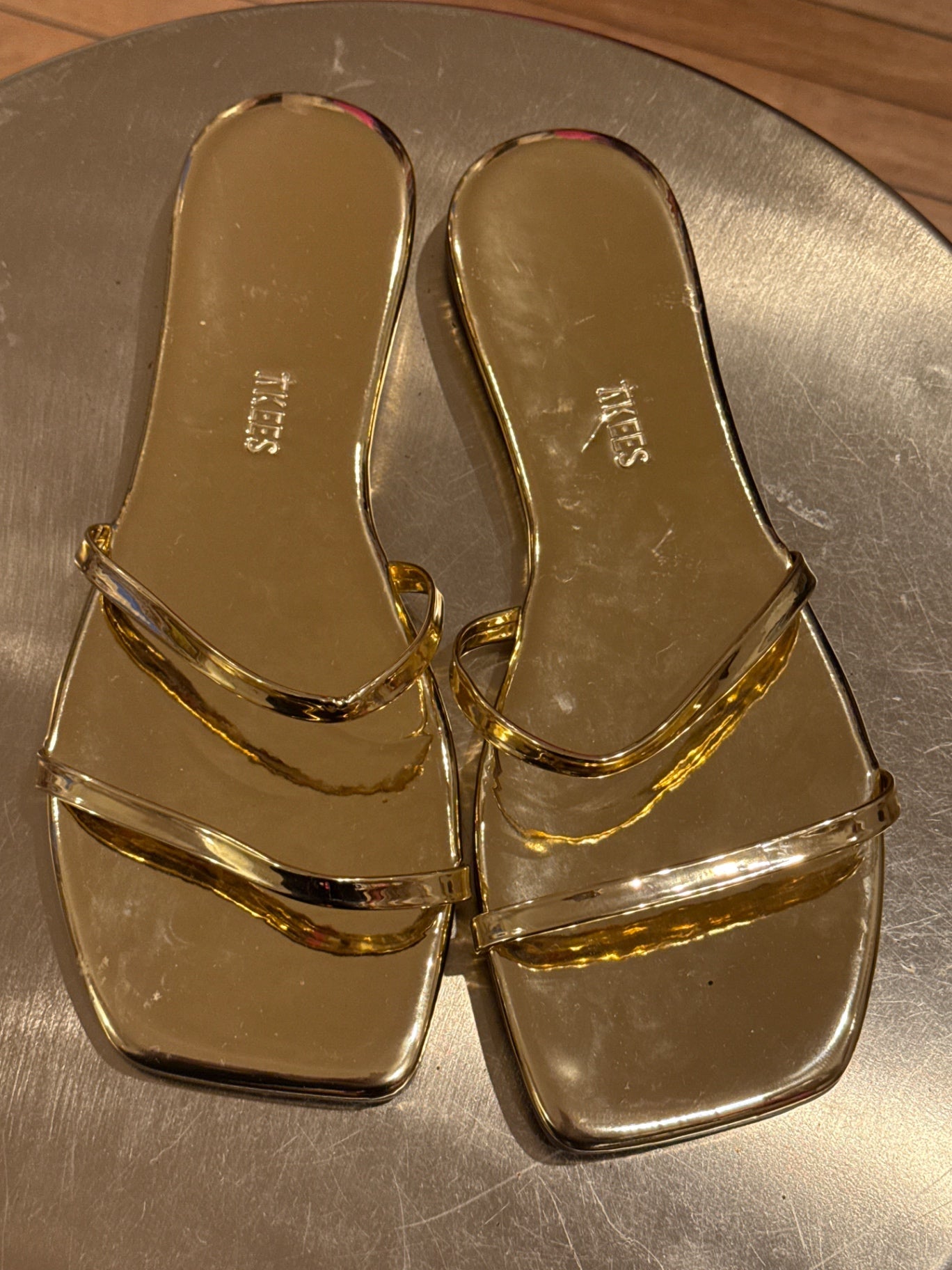TKEES Sandals 10 New without tags