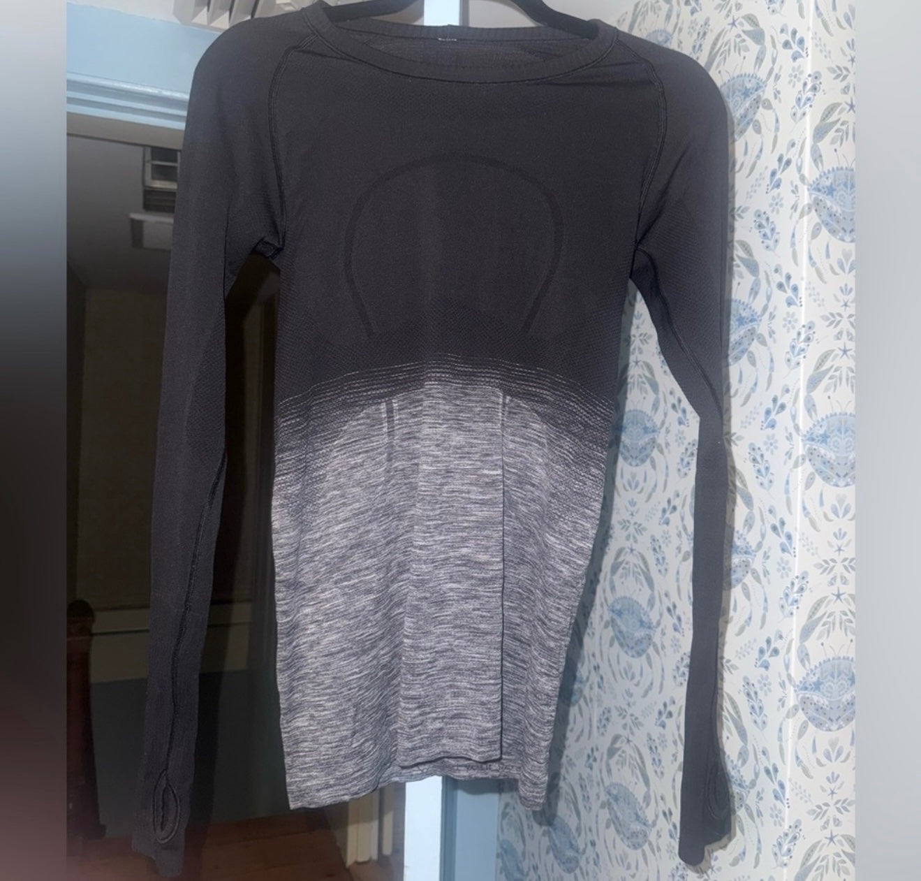 Lululemon Swiftly Tech Long Sleeve size 6