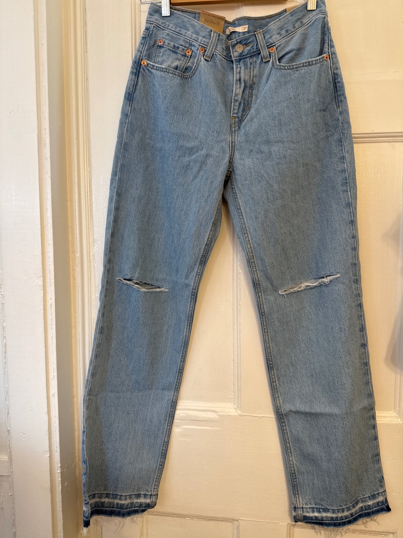 NWT Levi's Pants 27