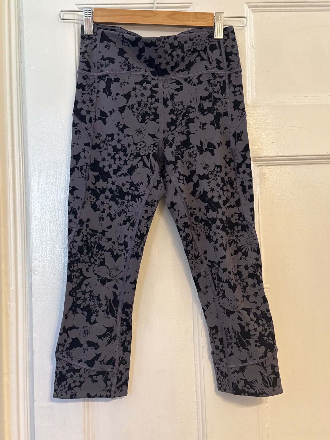 Lululemon Crop 6 Very Good