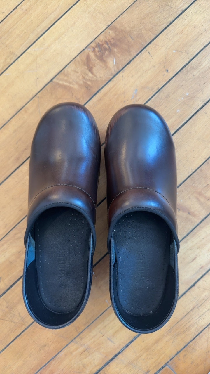 AS IS Sanitas Shoes 8.5
