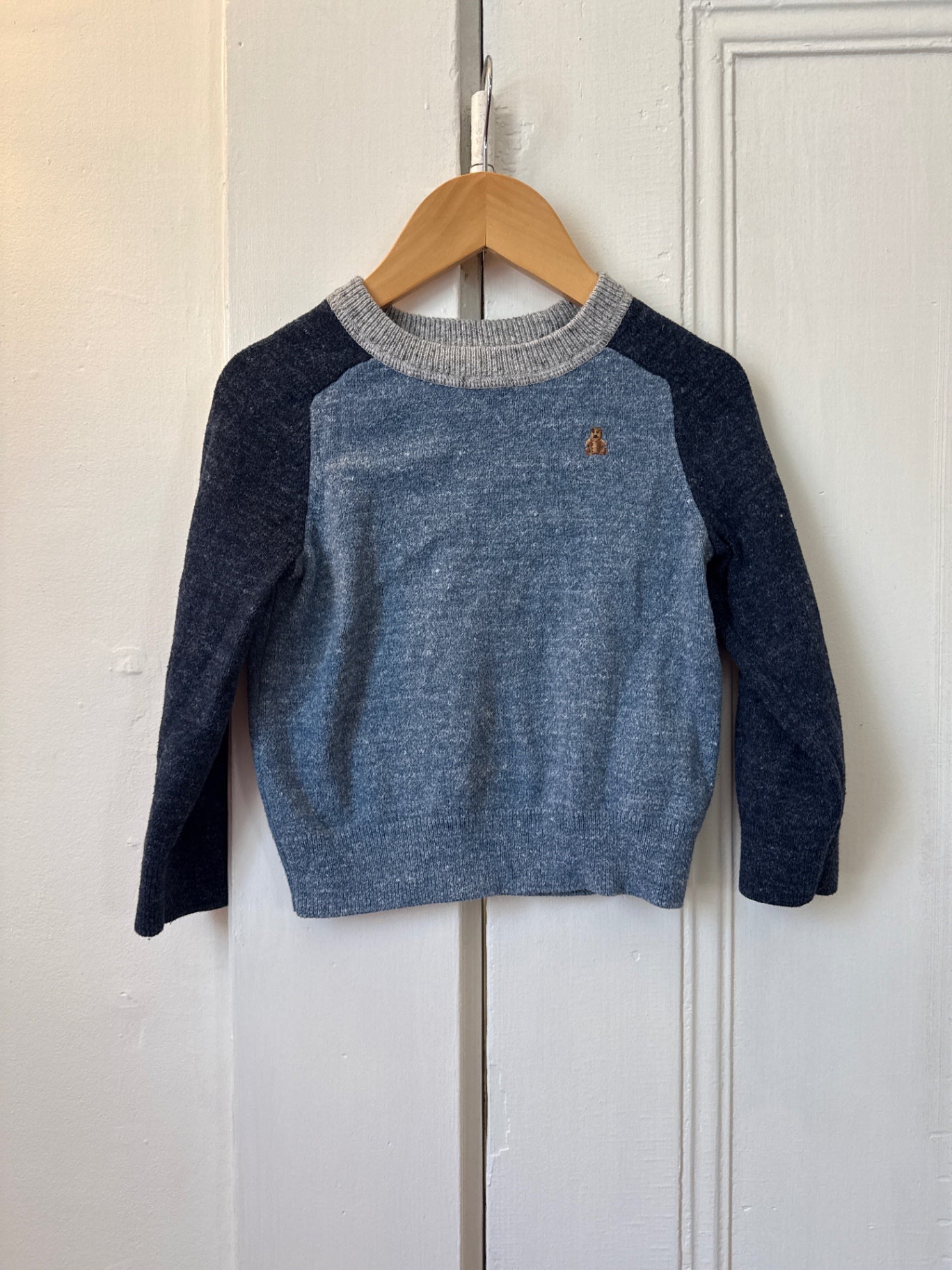 Gap Sweater 3T Very Good