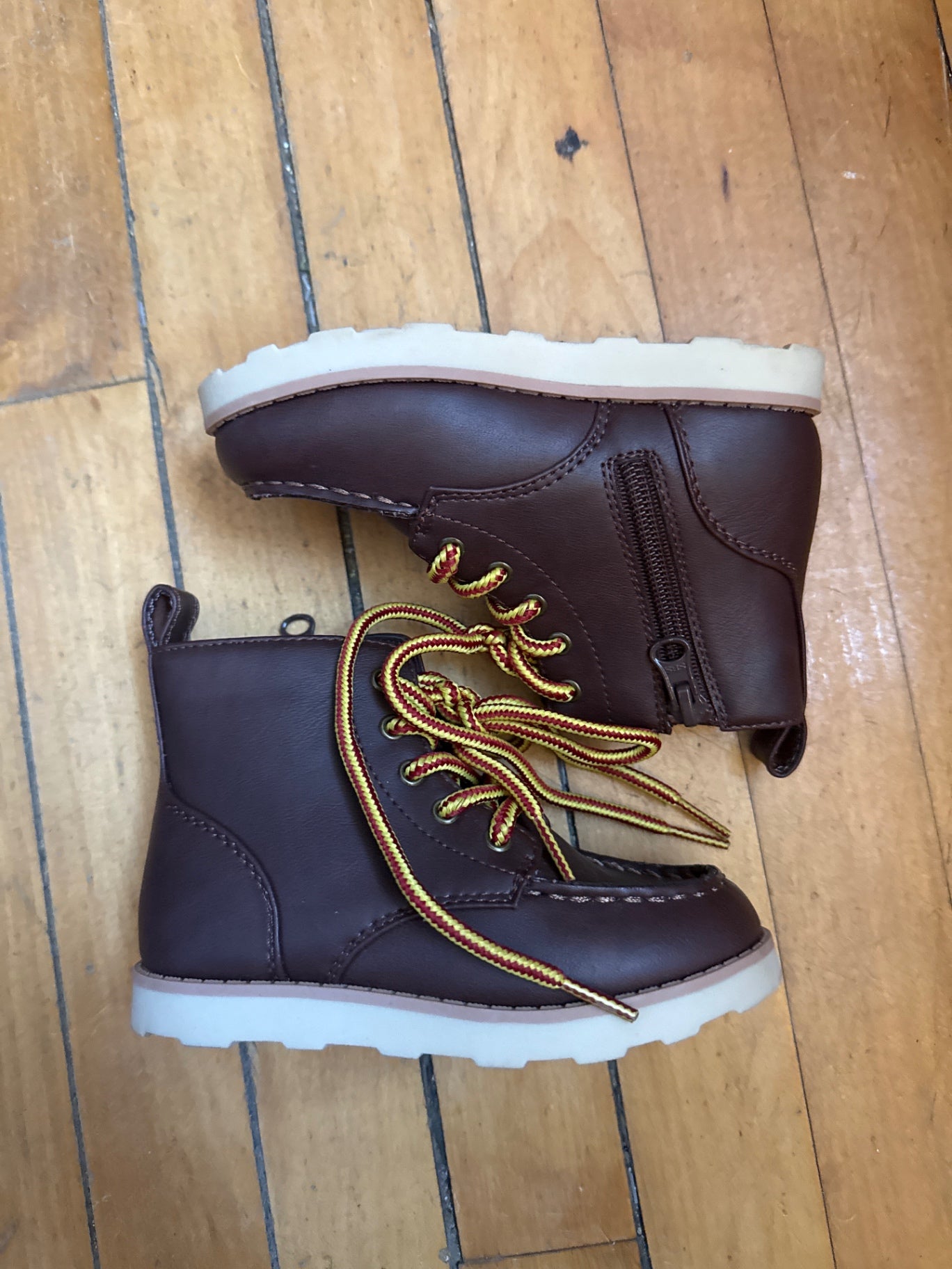 Cat & Jack Shoes 9 Very Good