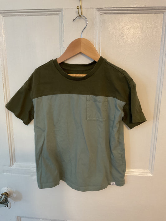 GAP T-Shirt 6-7 EUC
