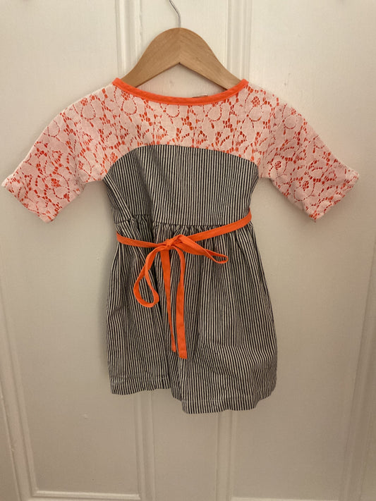 Story Dress 2T Very Good