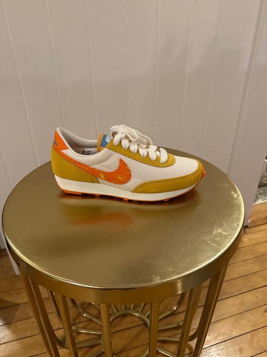 Nike Sneakers 8.5 New with tags