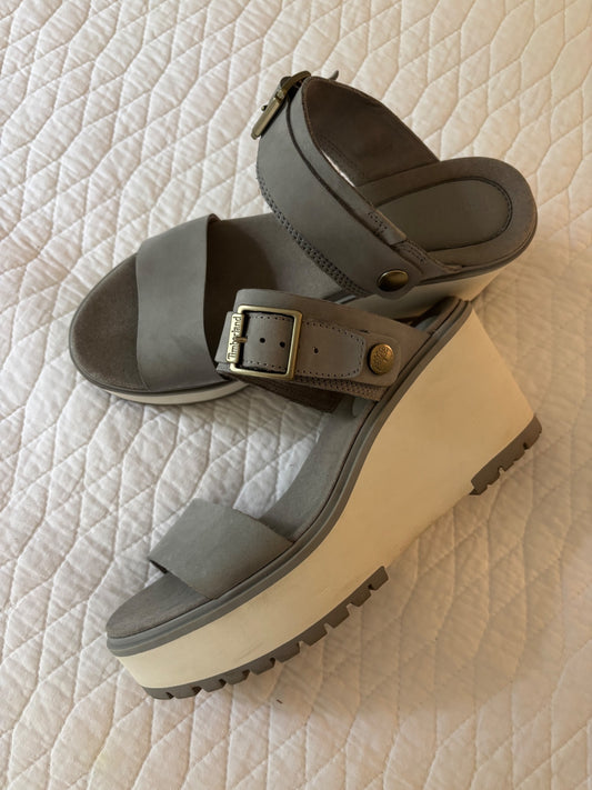 Timberland sandal 8.5 EUC 