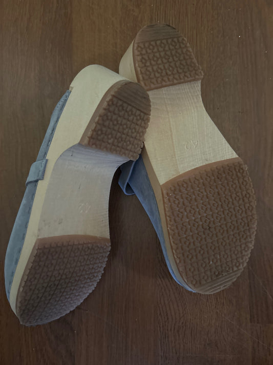 Clogs