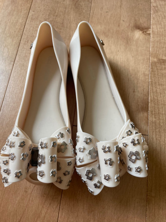 White bow with silver trim mini Melissa flats 