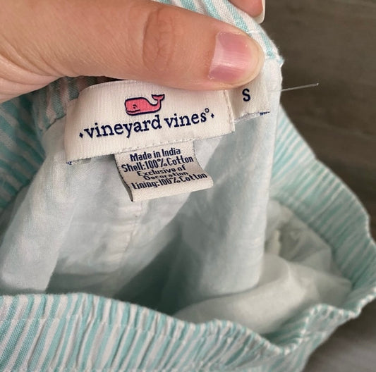 Vineyard Vines Embroidered Shorts S
