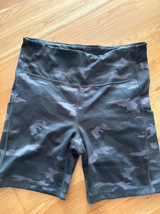 Athleta 7” Shorts L