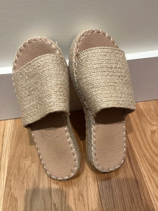 Beach Shoes 7 Very Good