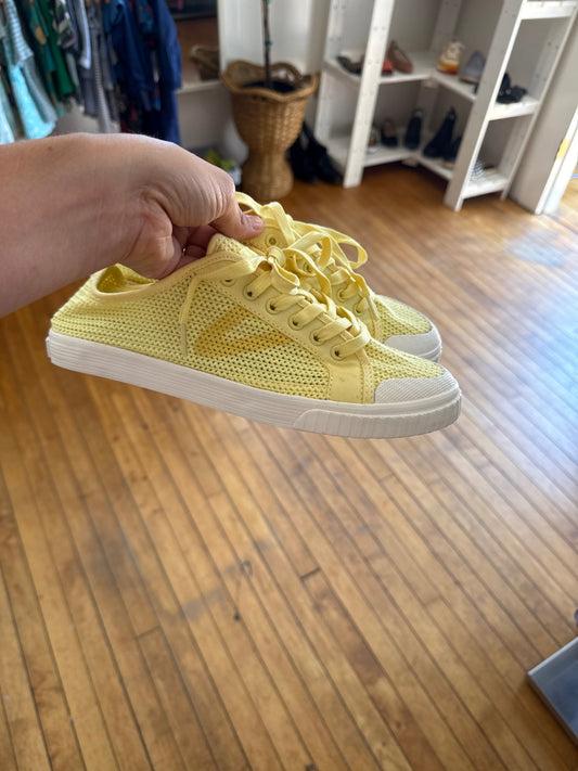 Not identifiable from the image Sneakers 7.5 New with tags