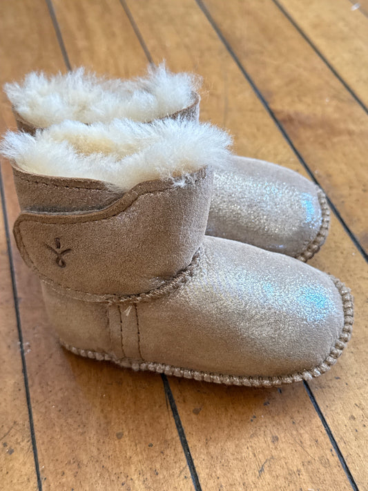 Slippers 6-12mo. Very Good
