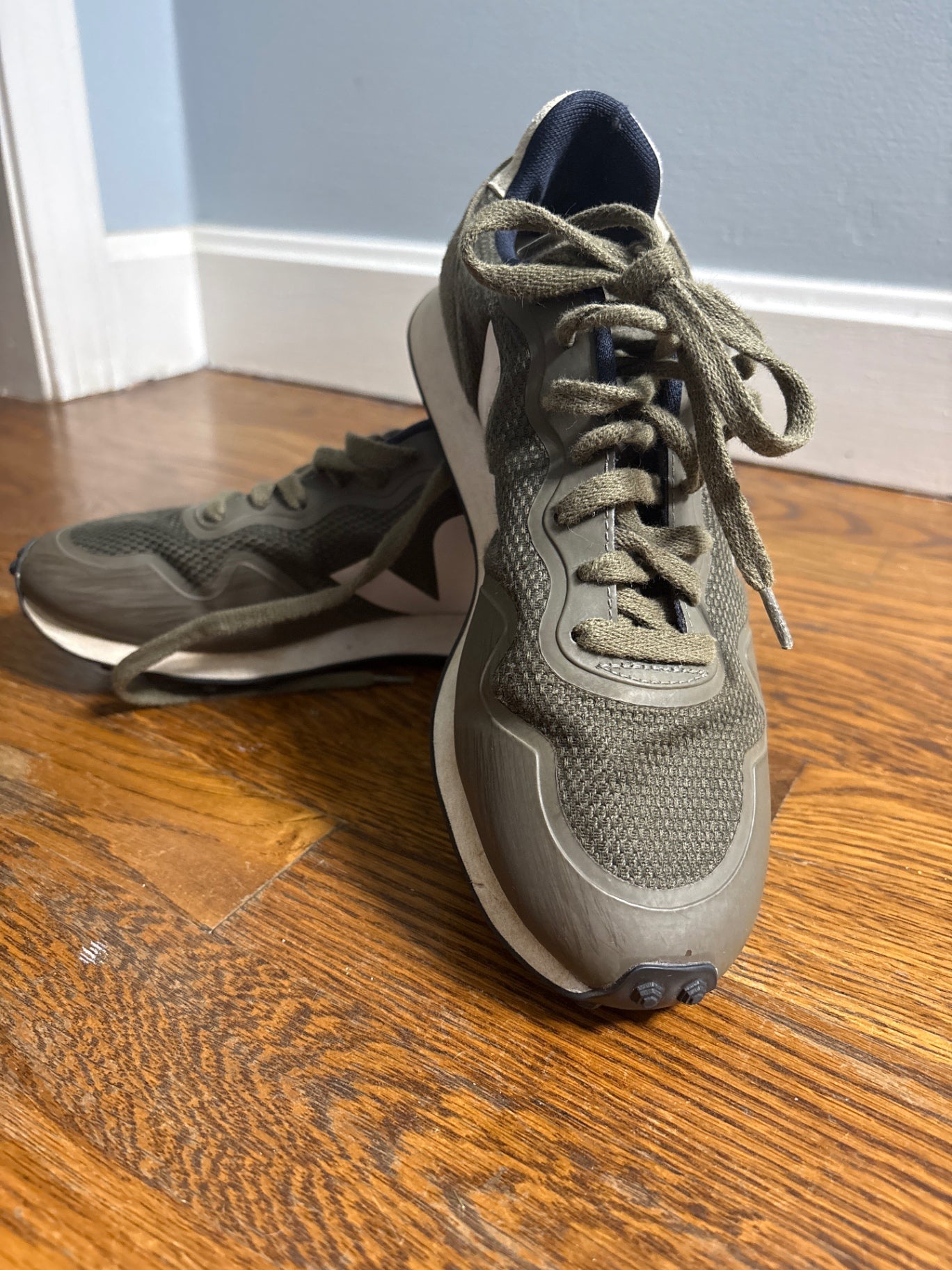 VEJA Shoes 8 Very Good