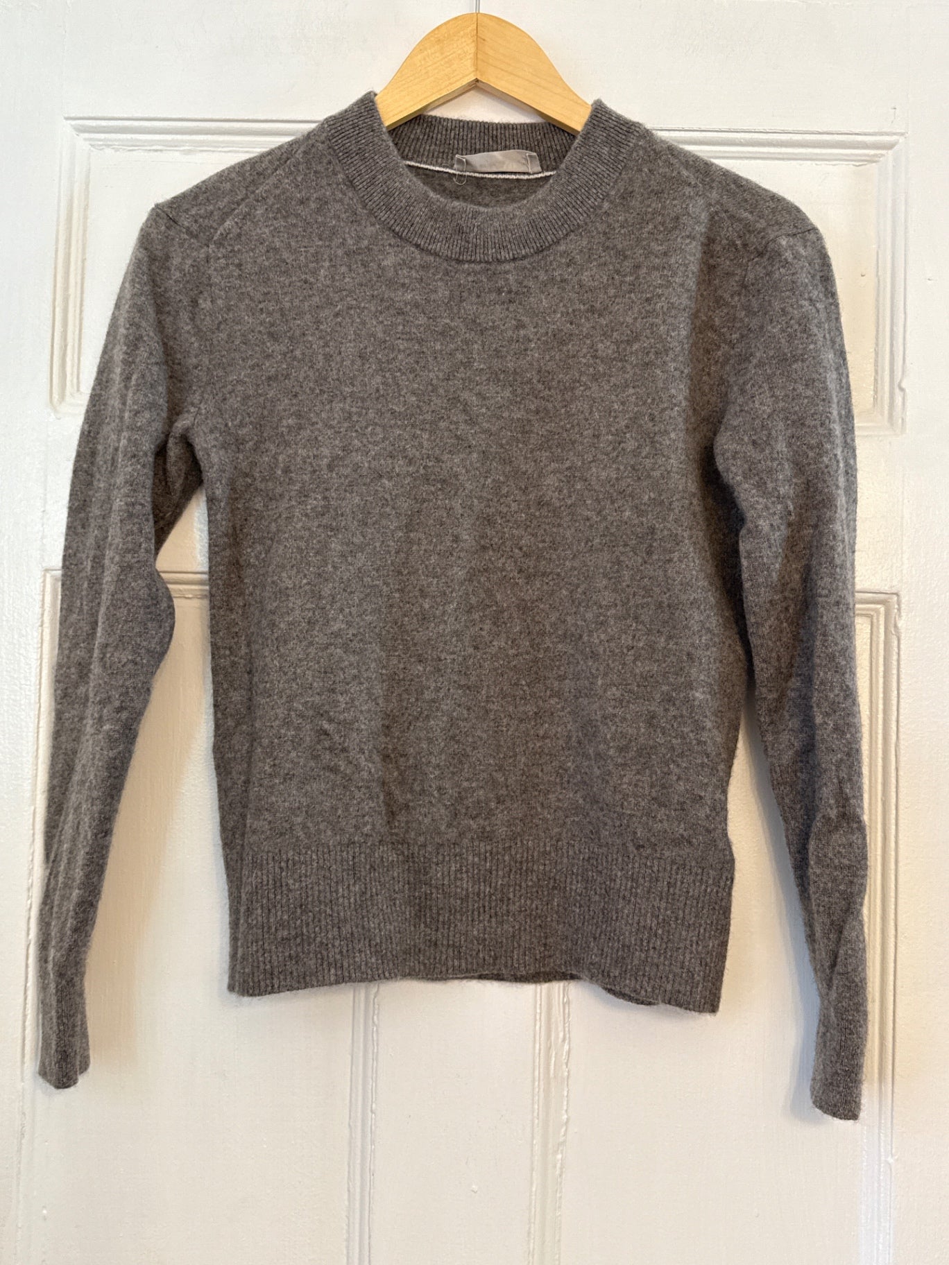 Everlane Sweater S AS IS “E” on sleeve