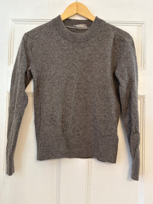 Everlane Sweater S AS IS “E” on sleeve