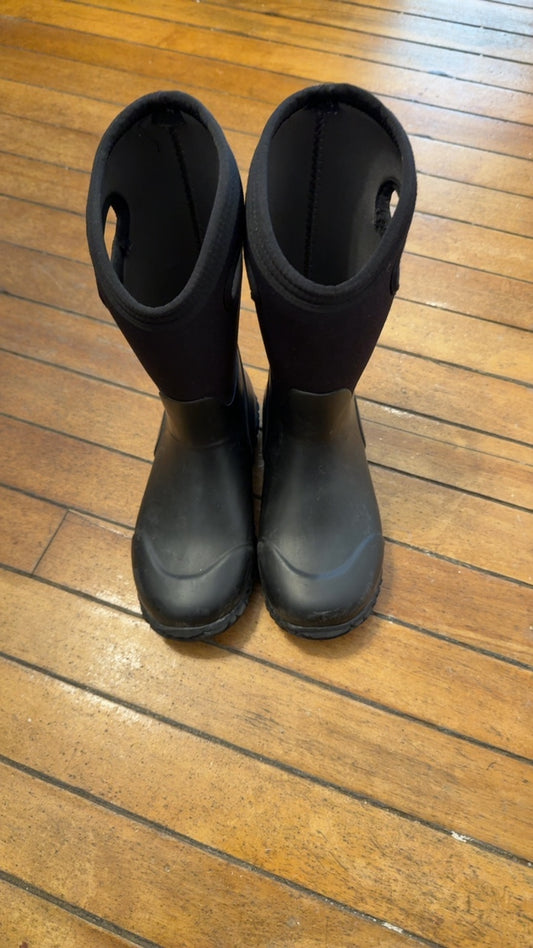 Bogs Boots 2 Very Good