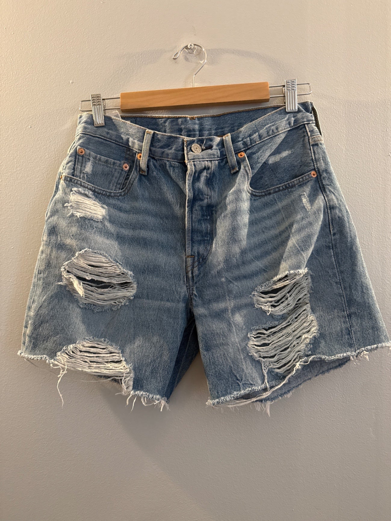 Levis Shorts 28 Very Good