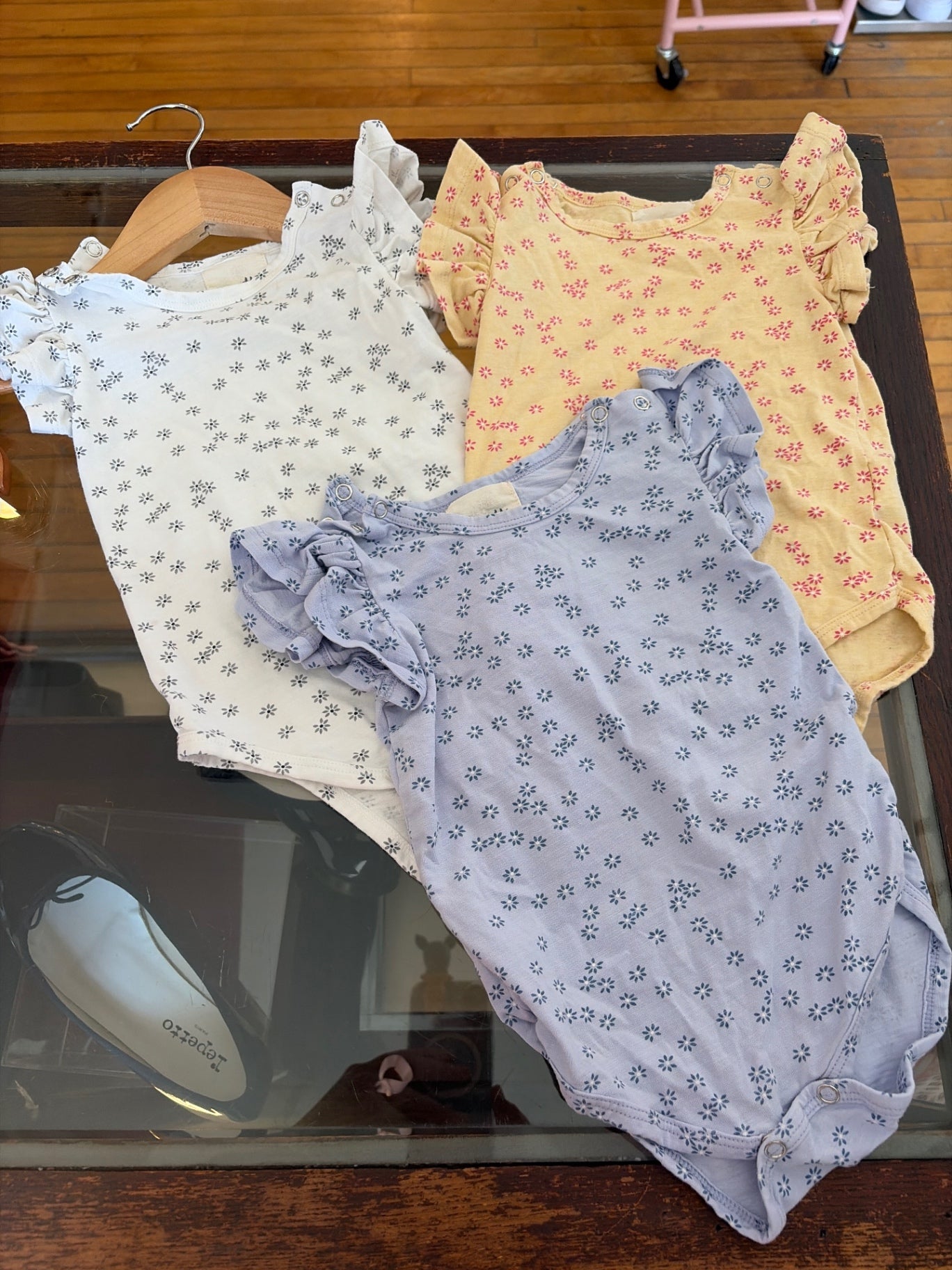 Vignette Onesie 3 pack 9-12 mo
