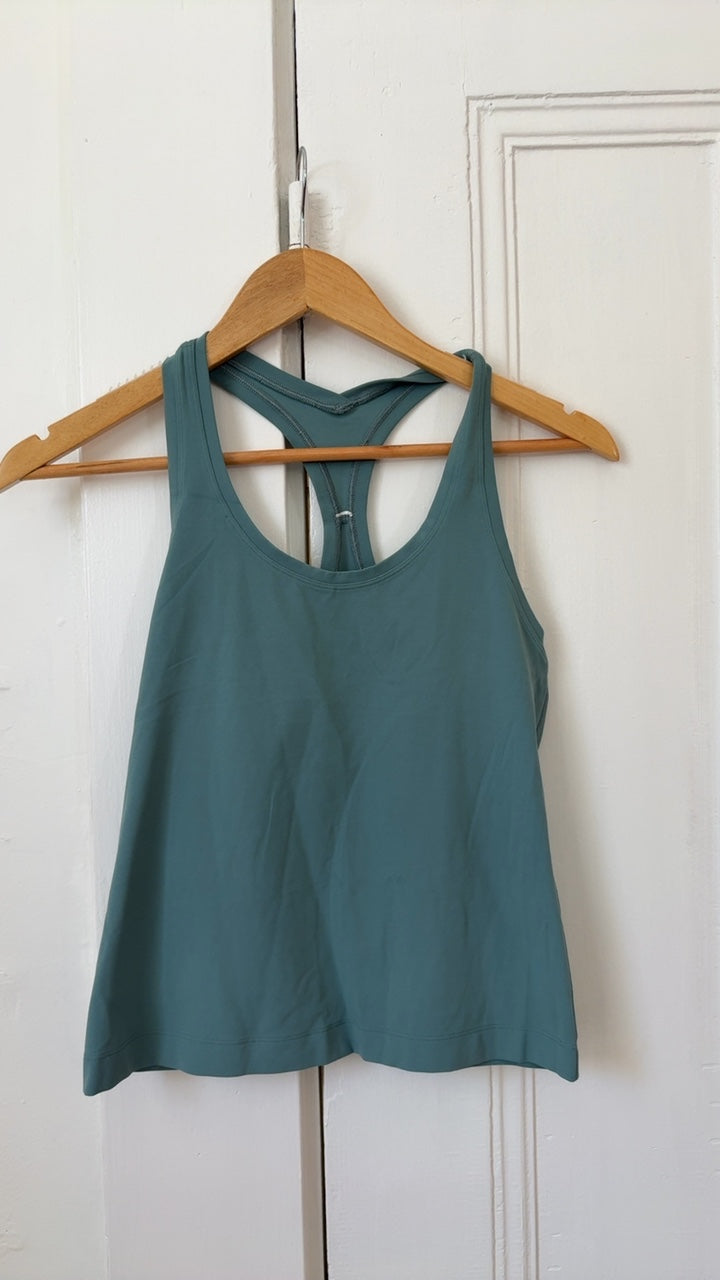 Lululemon Activewear 6(est)